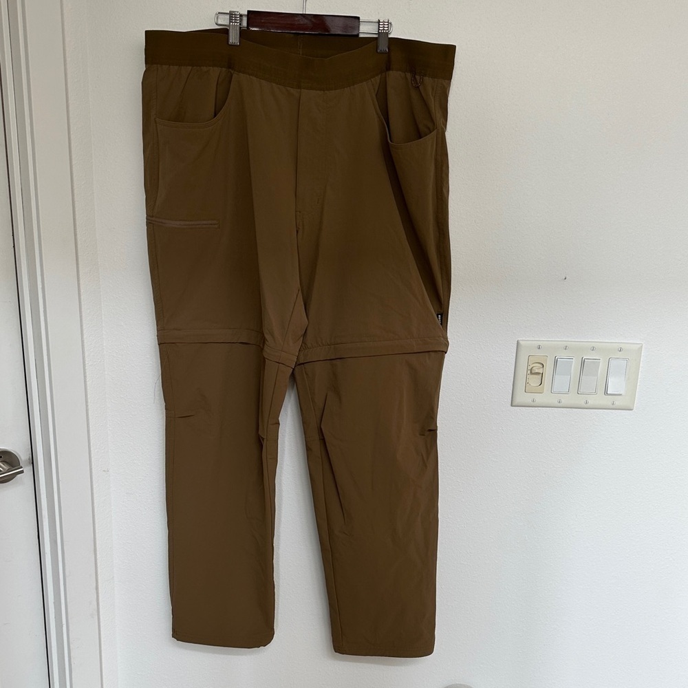 REI Men's Tan Cargo Pants XL